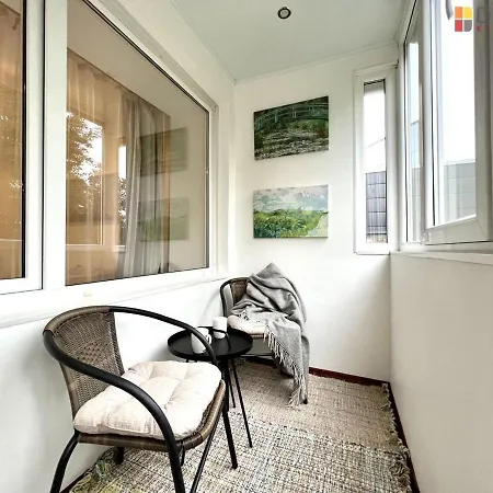 First Floor With Balcony Center Appartamento Narva