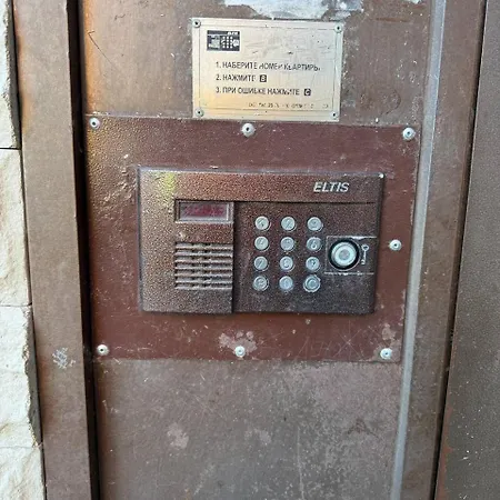 First Floor With Balcony Center شقة نارفا